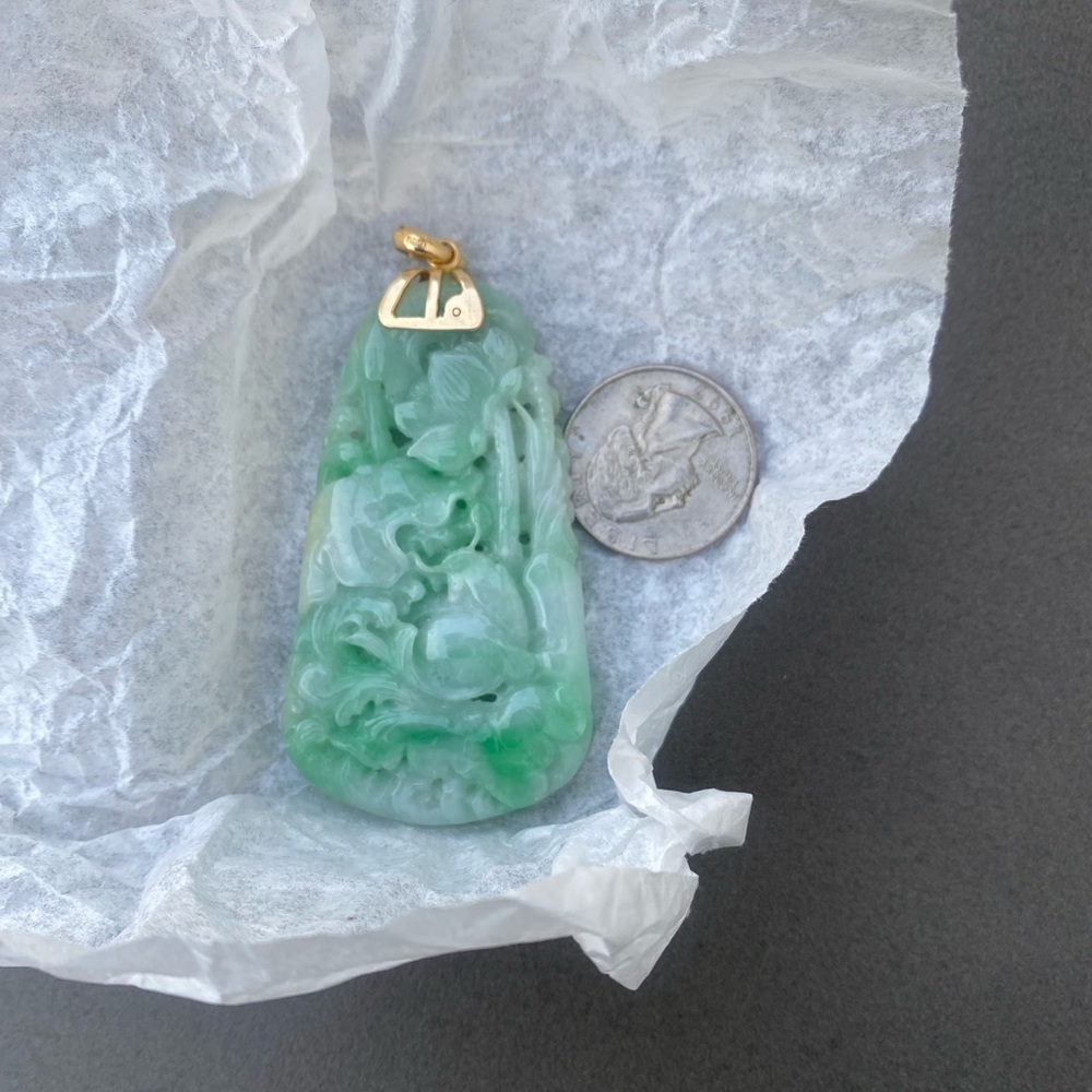 Elegant Expensive Green Jadeite Jade Pendant with 14k solid gold bail. - Picture 4 of 8